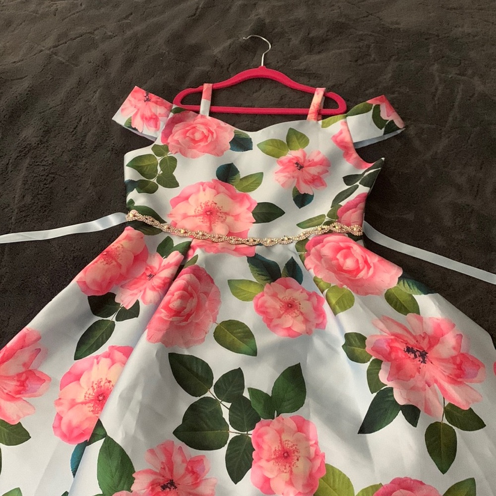 Beautiful elegant dress for big girls size 16 only one time use